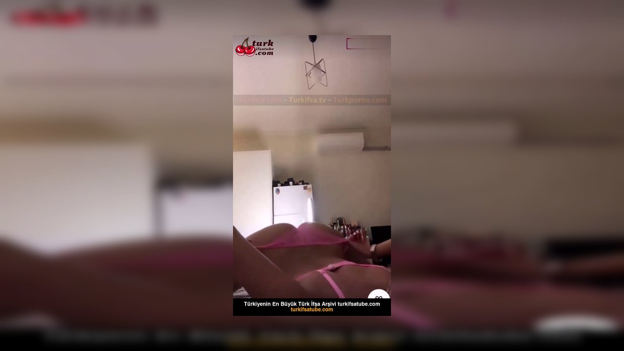 Ada Kumsal ifşa Pembe iç çamaşırlı video çekti - Video İzle