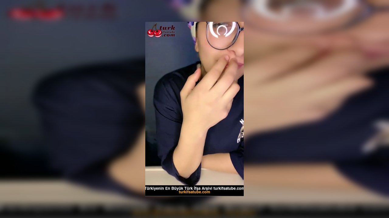 Türbanlı ifşa Gözlüklü koca memeli Queen Angel