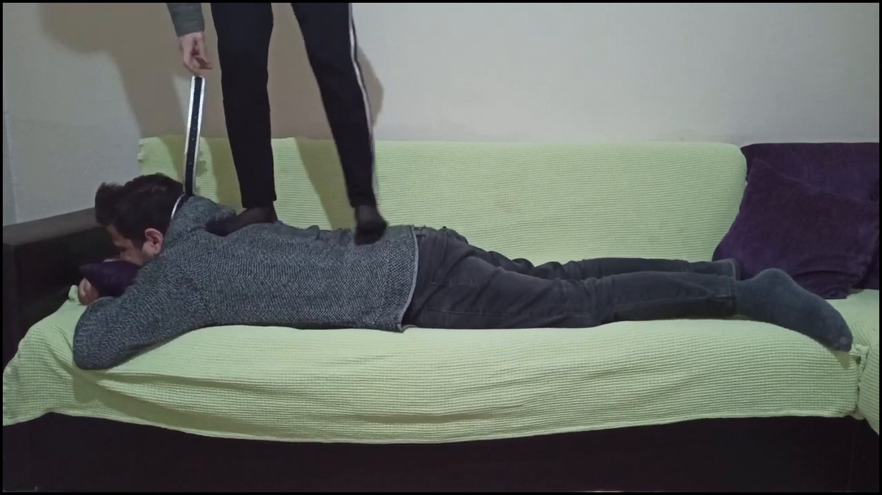 KRALİÇE YÜZÜME OTURDU! - Video İzle