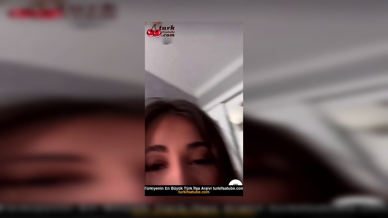 Tango Zeynep ifşa 2 lezbiyen kız canlı yayında ufaktan yiyişti - Video İzle.mp4