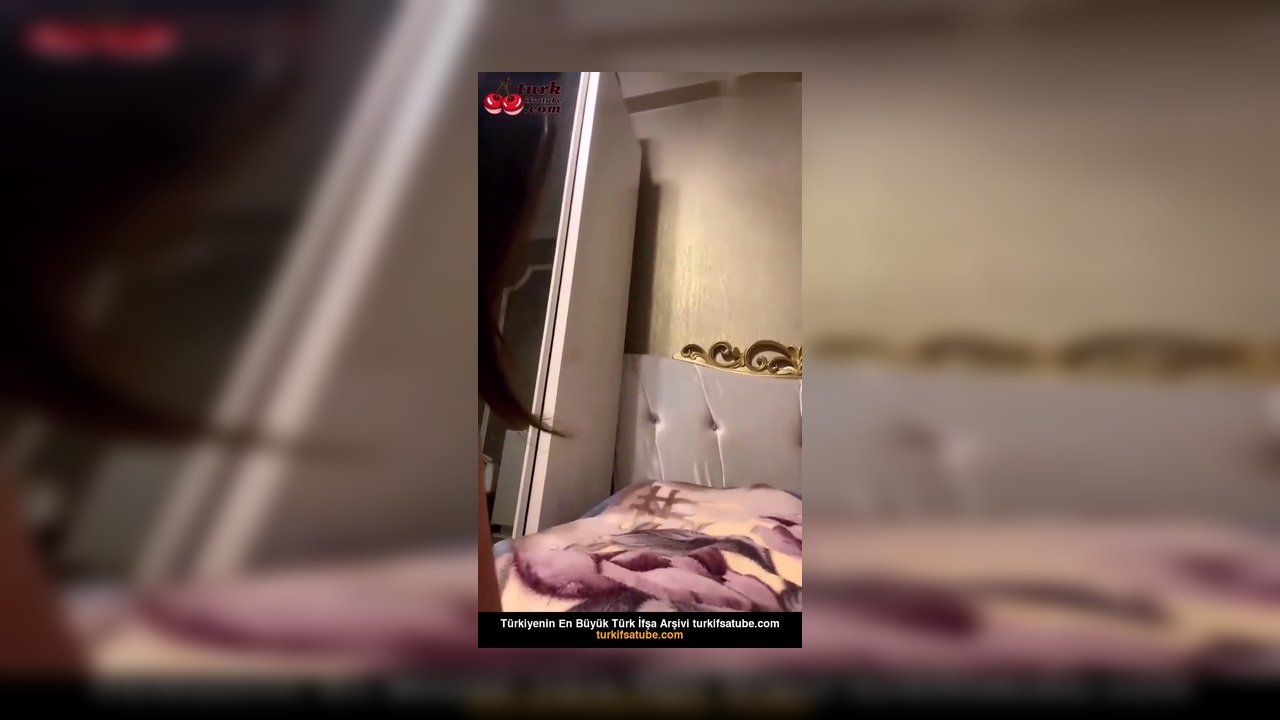 Ahu Alev ifşa yatakta soyunup amcık açtı - Video İzle