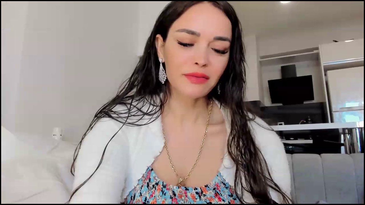 Fotomodel Zeynep StripChat ifşa videoları part 15 - Video İzle