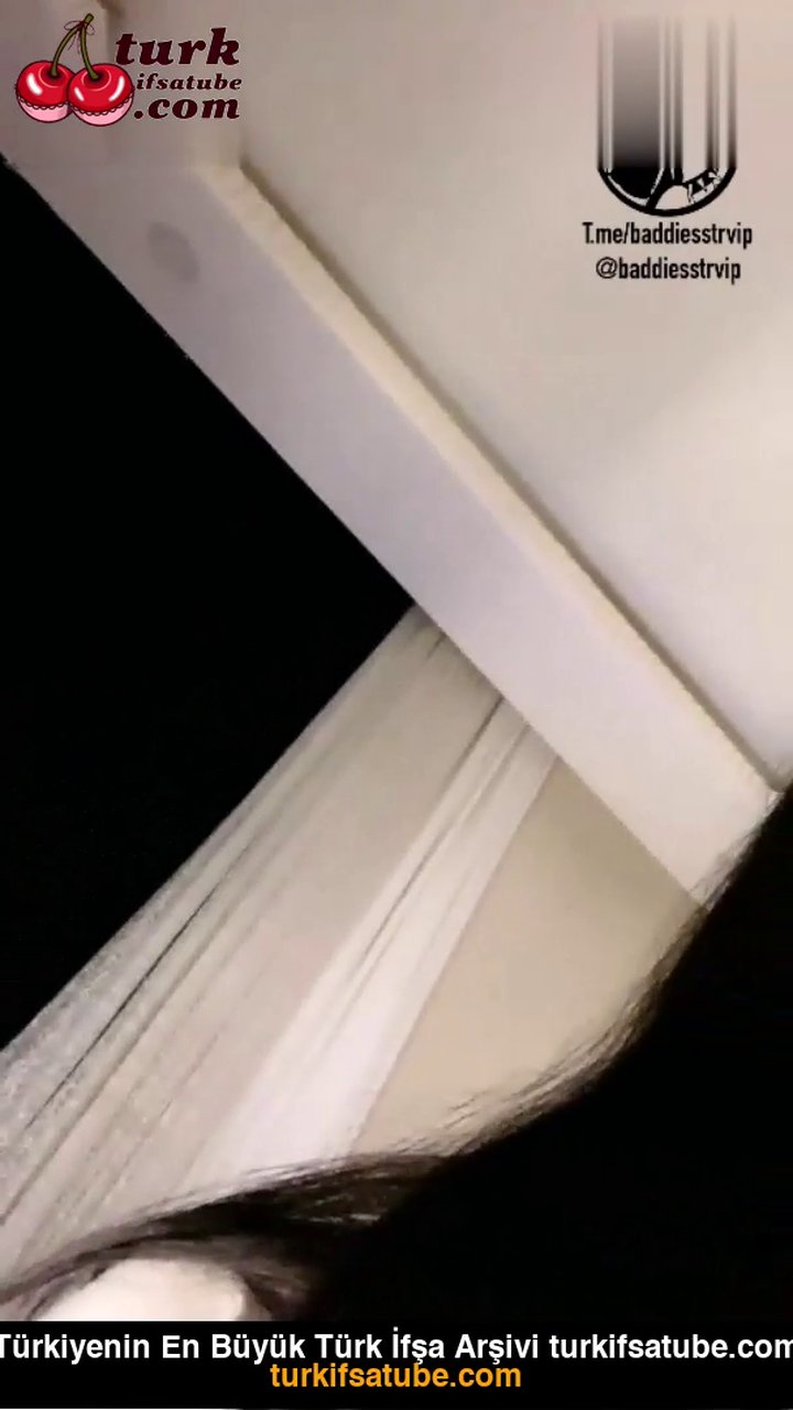 Çilekli Kız ifşa Premium yayında seksi pozlar verdi - Video İzle