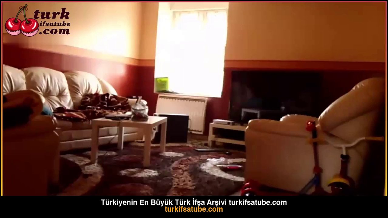 Dışarı çıkmadan hızlıca sikiyor Türk Milf - Video İzle
