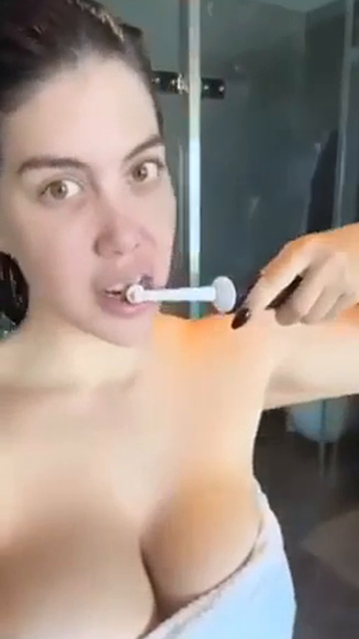 Wanda Nara Çeşitli erotik videoları ve saksosu part 6 - Video İzle