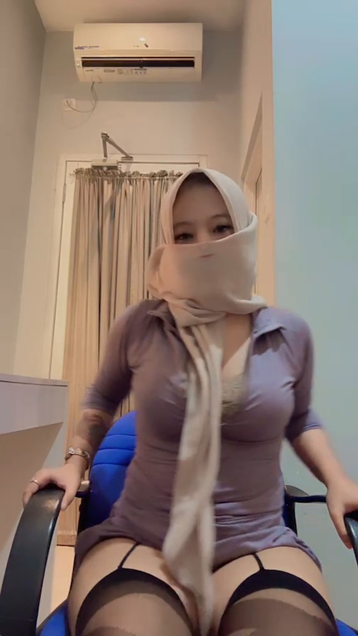 Kk8K1uAeBX-0M8vfHZbVS.mp4