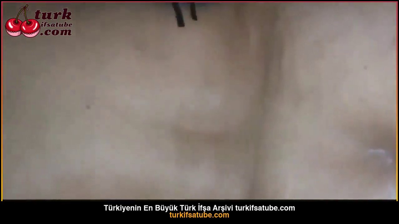 Kırbaçlayarak sikiyor elleri kelepçeli