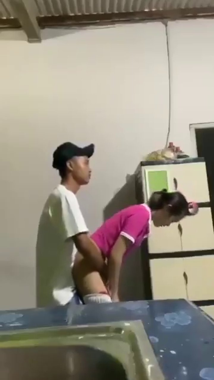 fghr0ip3n4-tJ2Kw8Z4Au.mp4