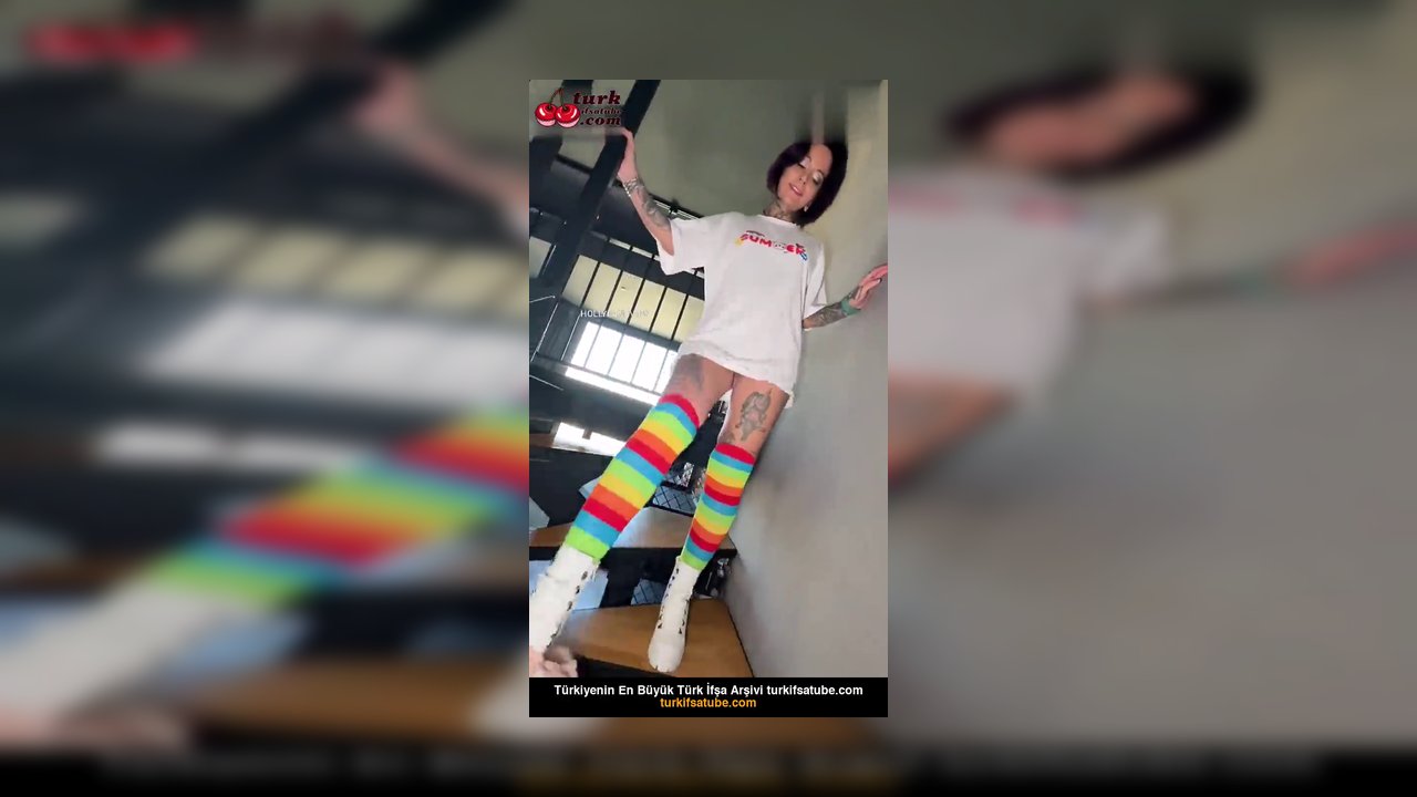 Yağmur Şimşek Ayağında bot merdivenlerde twerk yaptı - Video İzle.mp4