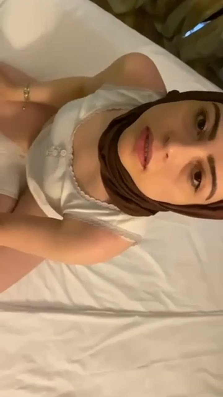 Tango da yayın açan türbanlı kızın harika ifşa videoları part 5 - Video İzle