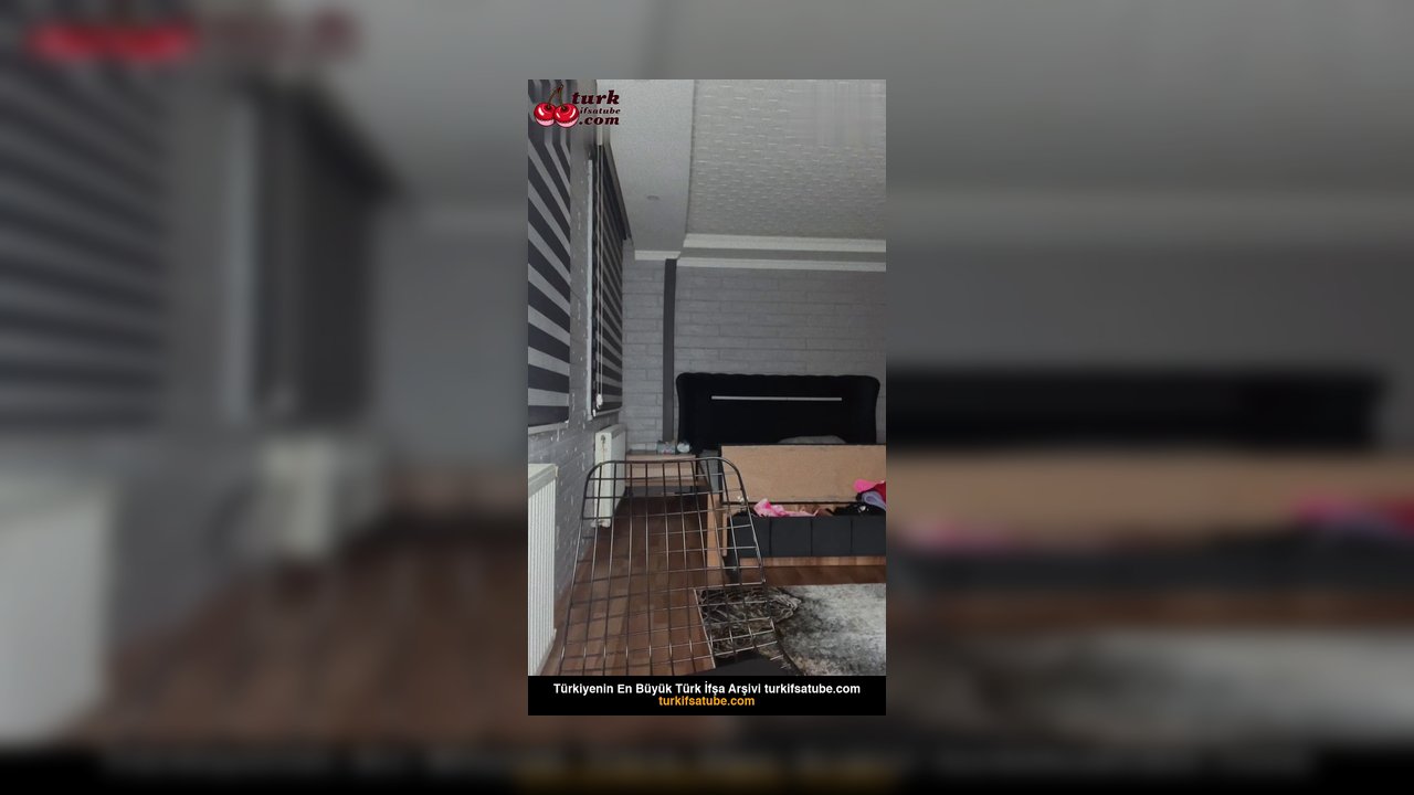 Cerhawk ifşa Meme uçları bantlı canlı yayında - Video İzle
