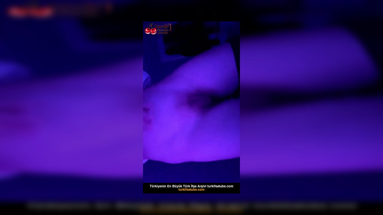 Çıtır Aslı külodunu indirip dar amcığını götünü gösterdi - Video İzle