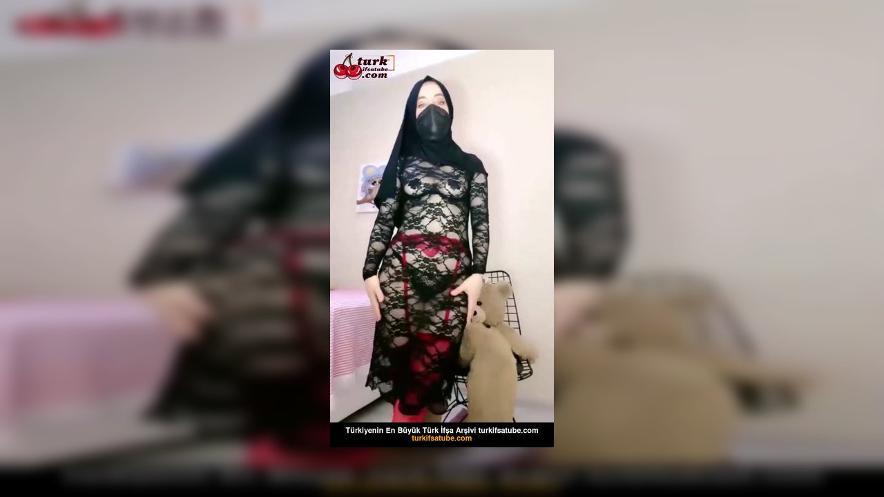 Boncuk ifşa Kırmızı jartiyeriyle domaldı