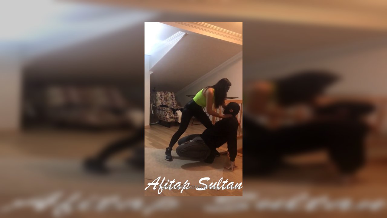 Sahibini bekletmenin cezasını çekeceksin - Video İzle