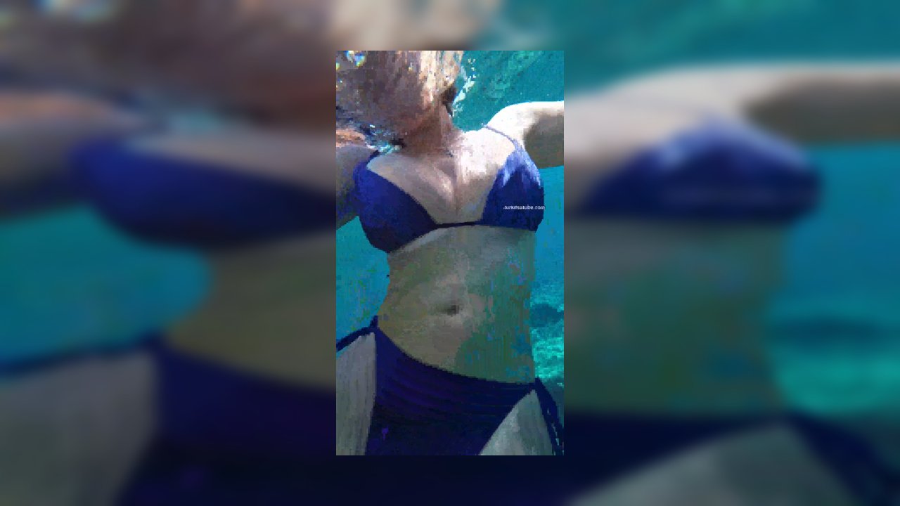 Karolin Fişekçi - Su altında Bikinili - Video İzle.mp4
