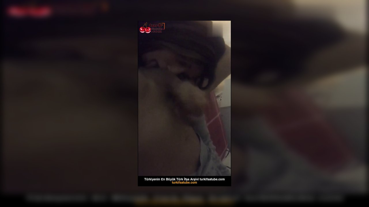 Genç kızın büyük zevkle yaladığı video - Video İzle