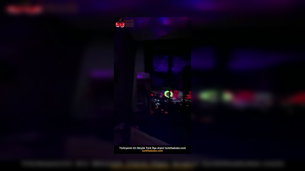 Tango BenPoine ifşa Şehir manzarsında sexy dans etti