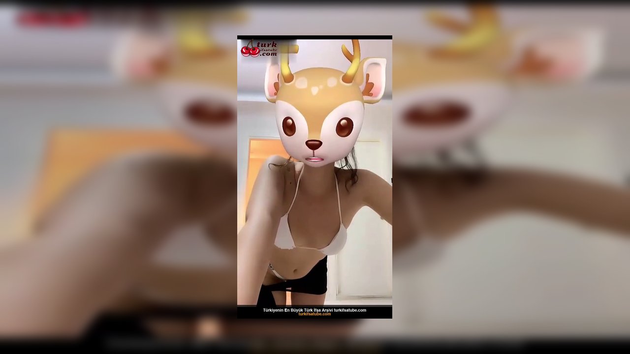 Tango Aymila ifşa memesiz kız