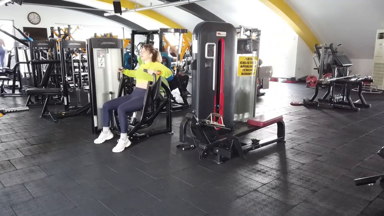 Selda Ateş - Spor salonunda etkili sırt - Video İzle