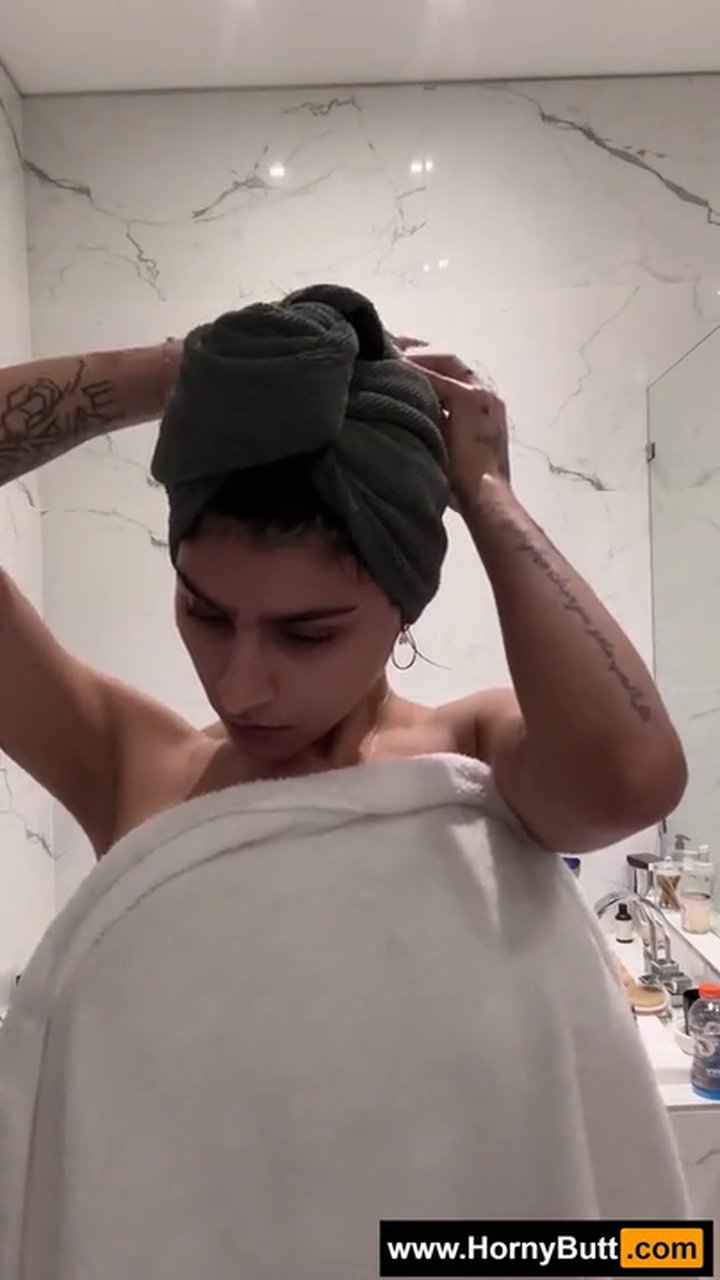 Mia Khalifa’s Sensual Bathroom Routine – Exclusive on HornyButt