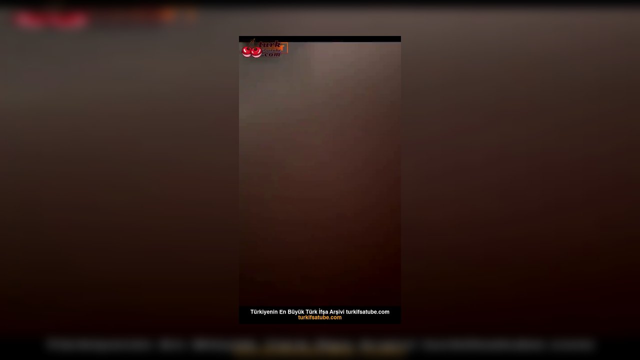 Kadını anırtarak sikip göğüslerine boşaldı