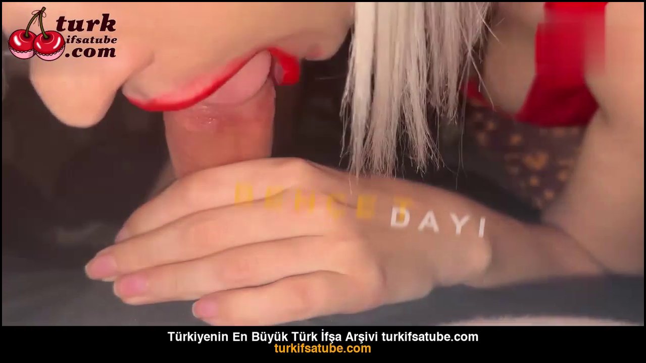 HD Sakso Neslihan Güneş kırmızı rujlu dudaklarıyla emcükledi - Video İzle