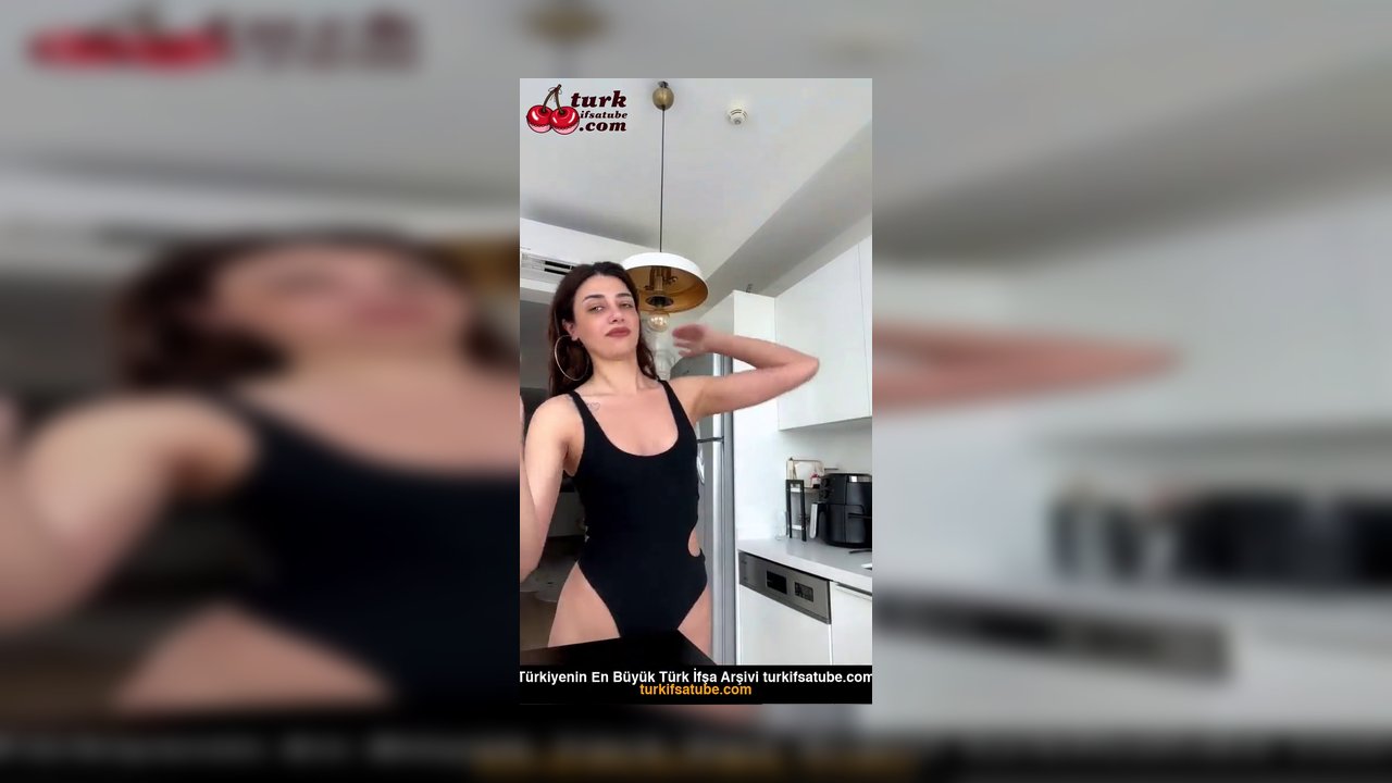 Açii ifşa nude mayoyla sabah showu