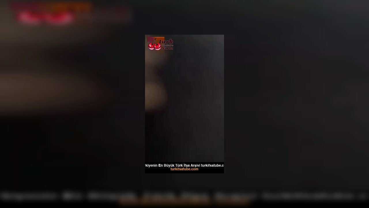 Eve çağırdığı ustanın karşısında amcığını avuçluyor