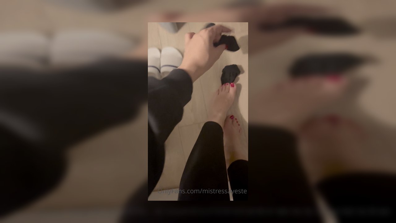 Queen needs a tongue massage! - Video İzle