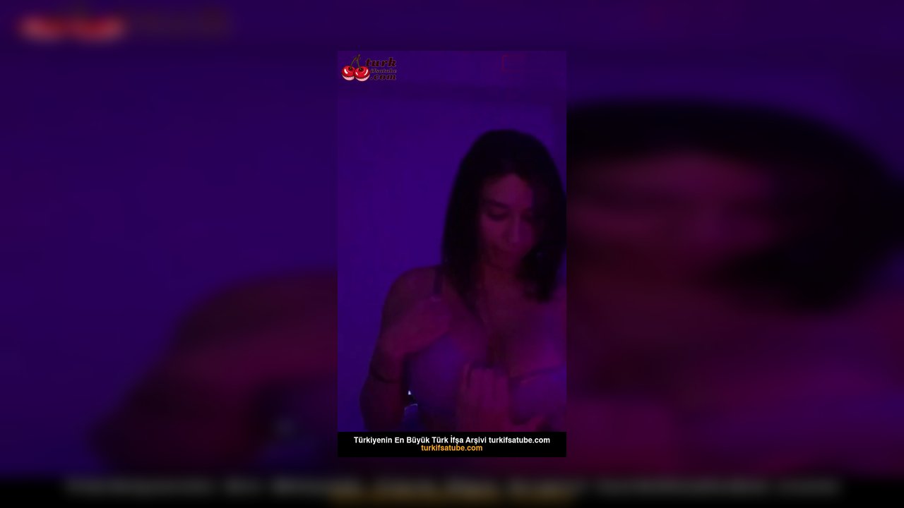 Ayla Günsüz ifşa Loş ışıkta meme açıp ovaladı - Video İzle.mp4