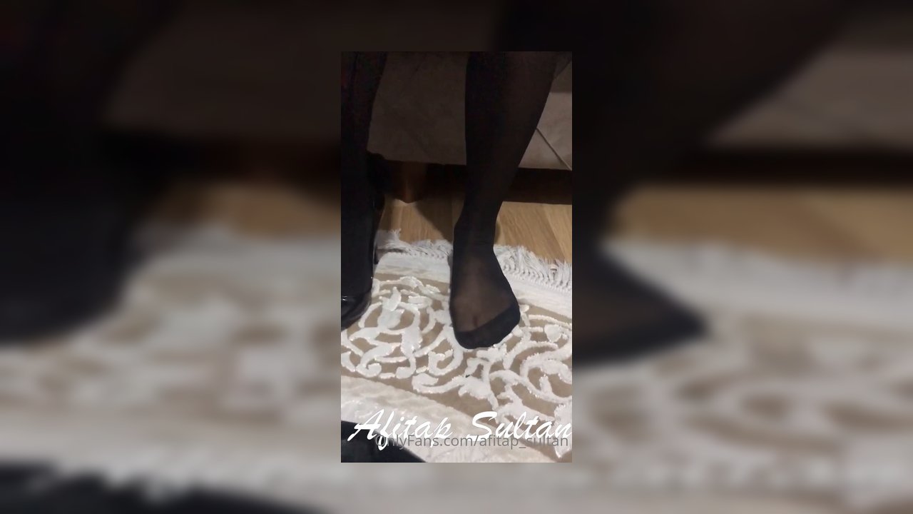 Naylon çoraplarıma tapacaksın